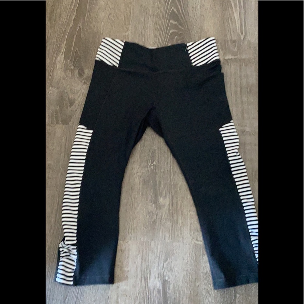 Capri leggings by Calia